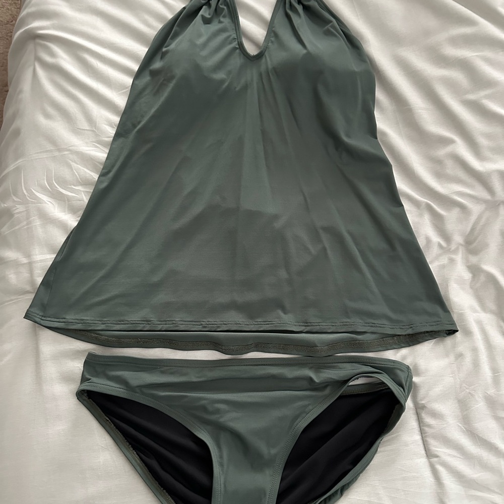 Carmen Marc Valvo Green Tankini  Size Large NWOT
